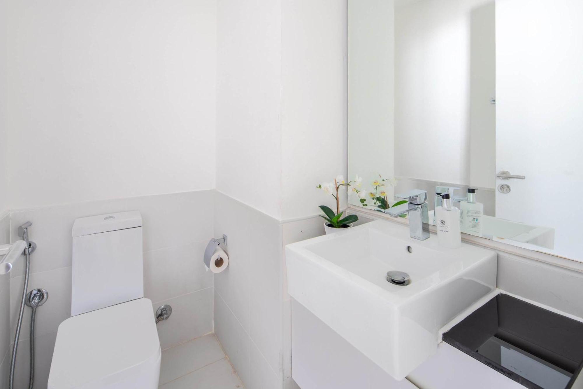 Frank Porter - The Pulse Residences Apartment *