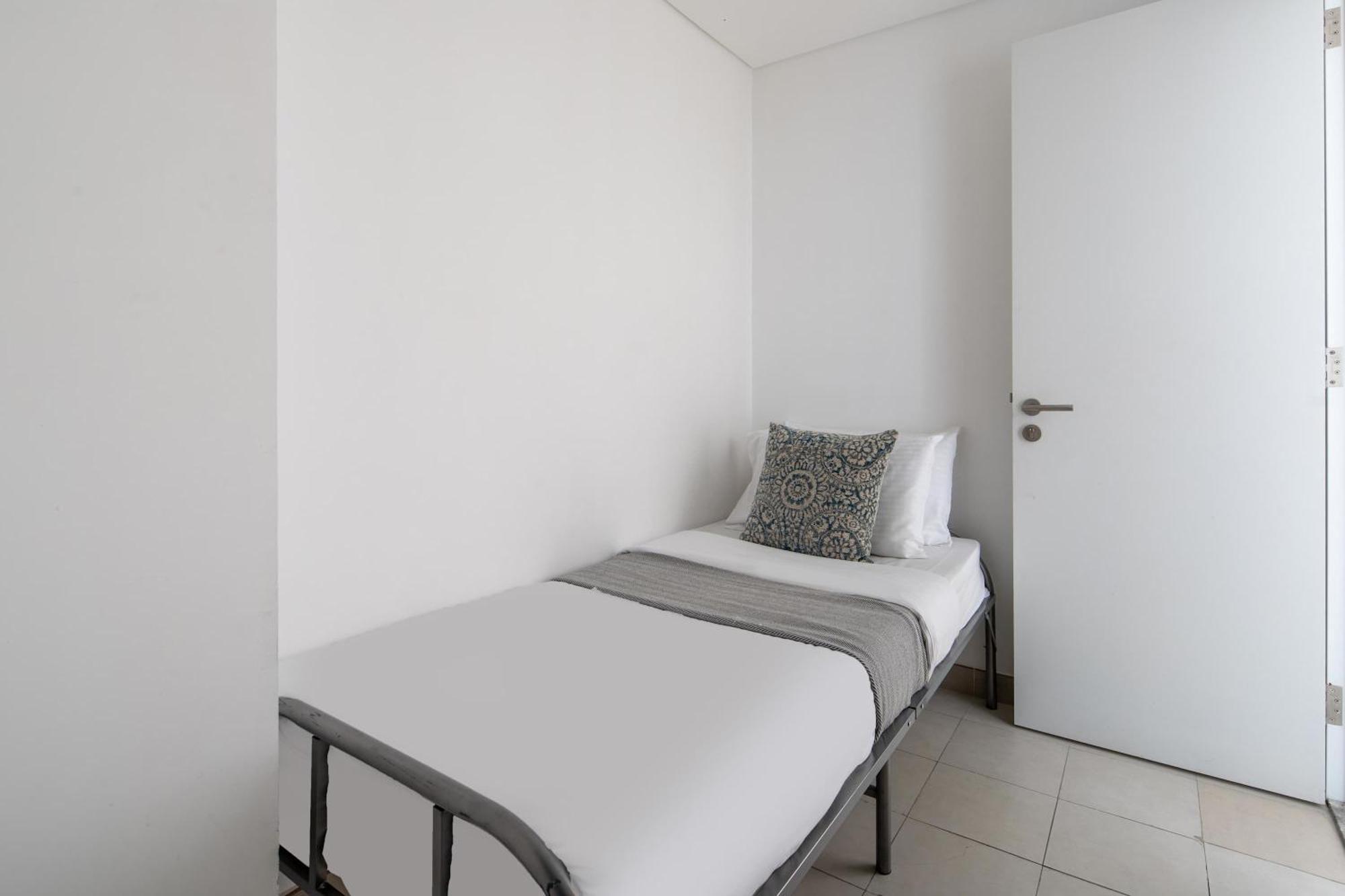 Frank Porter - The Pulse Residences Apartment *